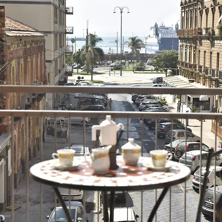 Stella Κατάνια